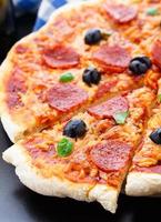 leckere Peperoni-Pizza foto