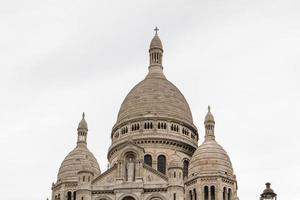 die äußere architektur von sacre coeur, montmartre, paris, frankreich foto