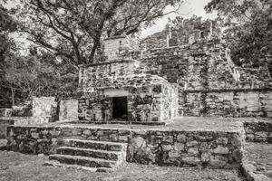 alte Maya-Stätte mit Tempelruinen Pyramidenartefakten Muyil Mexiko. foto