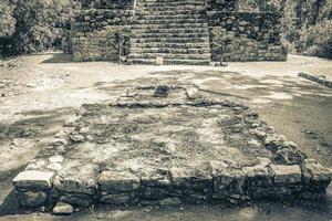 alte Maya-Stätte mit Tempelruinen Pyramidenartefakten Muyil Mexiko. foto