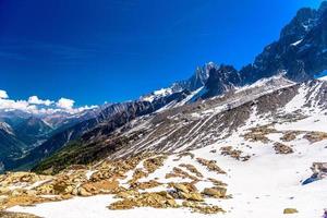 schneebedeckte berge chamonix, mont blanc, haute-savoie, alpen, frankreich foto