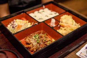 Japanisches Essen im Restaurant foto
