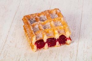 süße Waffeln mit Marmelade foto