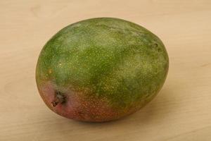 tropische Frucht - grüne süße Mango foto