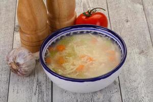 Hühnersuppe mit Nudeln foto