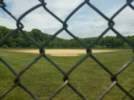 Baseball-Diamant hinter dem Zaun foto