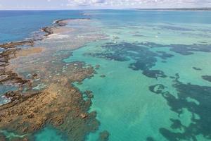 luftaufnahme der riffe von maragogi, umweltschutzgebiet korallenküste, maragogi, alagoas, brasilien. foto