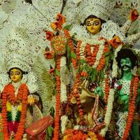 göttin durga mit traditionellem blick in nahansicht bei einem südkolkata durga puja, durga puja idol, einem größten hindu-navratri-festival in indien foto