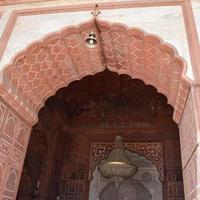 architektonisches detail der jama masjid moschee alt-delhi, indien, die spektakuläre architektur der großen freitagsmoschee jama masjid in delhi 6 während der ramzan-saison, die wichtigste moschee in indien foto