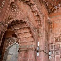 architektonisches detail der jama masjid moschee alt-delhi, indien, die spektakuläre architektur der großen freitagsmoschee jama masjid in delhi 6 während der ramzan-saison, die wichtigste moschee in indien foto