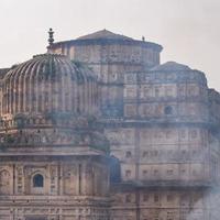 morgendliche ansicht der königlichen cenotaphs chhatris von orchha, madhya pradesh, indien, orchha die verlorene stadt von indien, indische archäologische stätten foto