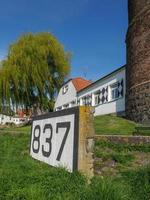 der rhein und die stadt rees foto