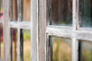 sehr altes Grunge-Holzfenster foto