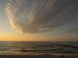 Sonnenuntergang am Strand von Ofzingst foto