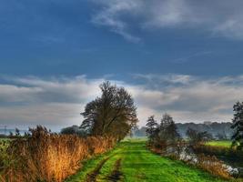 der kleine fluss aa bei borken foto