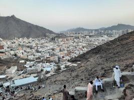 Saudi-Arabien, Mekka, Mai 2022 – Besucher aus aller Welt strömen zur Hira-Höhle auf dem Berg Al Noor. foto