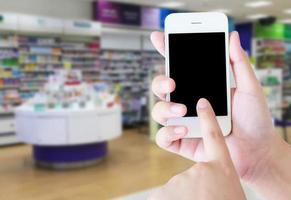 unscharfe Regale mit Gesundheitsprodukten im Supermarkt foto