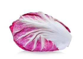 Radicchio, roter Salat isoliert auf weißem Hintergrund foto