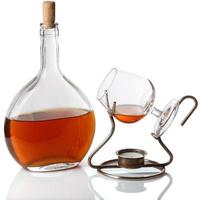 Flasche und Glas mit Cognac foto