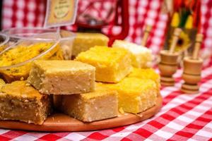 Schnittkuchen typisch brasilianisches Essen foto