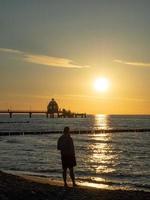 Sonnenuntergang am Strand von Ofzingst foto