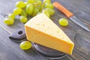 Käse und Trauben foto