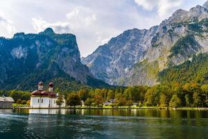 St.-Bartholomäus-Kirche in Königssee, Königssee, Nationalpark Berchtesgaden, Bayern, Deutschland. foto