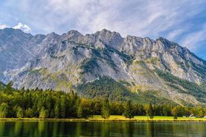 königssee mit alpen, königssee, nationalpark berchtesgaden, bayern, deutschland foto