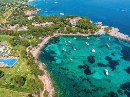 schöne bucht mit segelbooten yacht, mallorca, spanien. foto