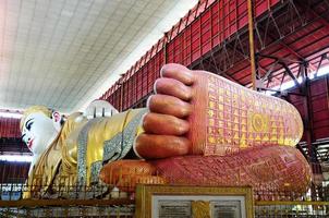Fußabdruck von Chauk Htat Gyi liegend Buddha Bild foto