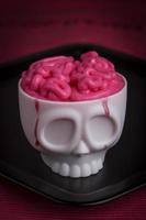 Halloween Sweet - Cupcake Schädel mit rosa cremigen Gehirn