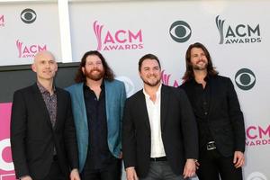 las vegas, 2. april - jon jones, james young, mike eli, chris thompson bei den academy of country music awards 2017 at t, mobile arena am 2. april 2017 in las vegas, nv foto