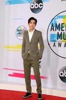 los angeles, nov 19 - dimash kudaibergen bei den american music awards 2017 im microsoft theater am 19. november 2017 in los angeles, ca foto