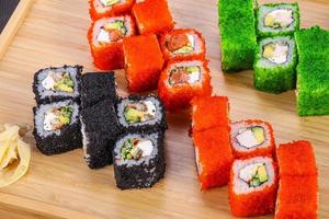 japanische küche sushi und rollset foto