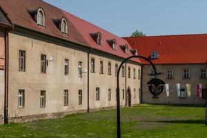 schöne fassade des alten stadthauses in krakau, polen foto