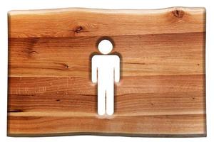 Mann-Symbol geschnitten in Holzbrett isoliert auf weiss. foto