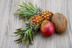 Ananas, Mango und Kokosnuss foto