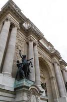 historisches gebäude in paris frankreich foto