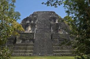 Mundo Perdido (verlorene Welt), der älteste Teil von Tikal, Guatemala foto