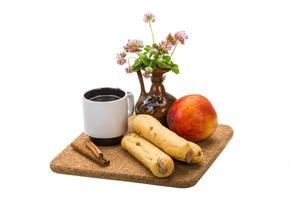 Frühstück mit Kaffee und Eclair foto