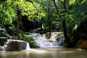 Erawan Wasserfall, Kanchanaburi, Thailand foto