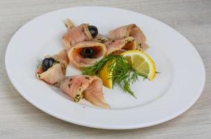 gesalzener Lachs mit Oliven foto