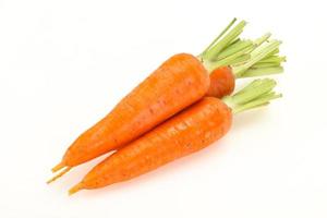 drei junge frische reife Karotten foto