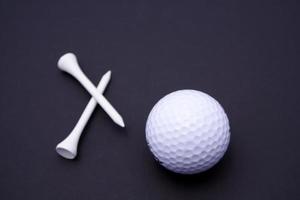 Golfball und Stifte