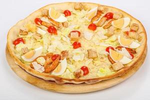 italienische pizza caesar mit huhn foto