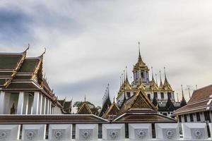 Wat Ratchanaddaram und Loha Prasat Metallpalast in Bangkok, Thai