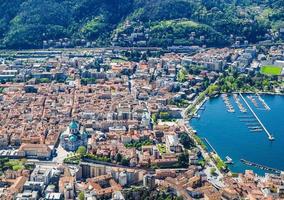 HDR-Blick auf die Stadt Como und den See foto