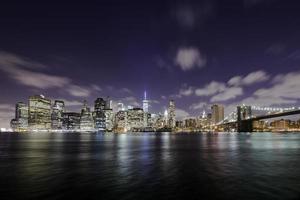 Manhattan Skyline in der Nacht