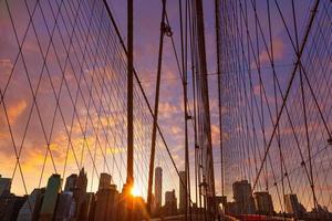 Brooklyn Bridge Sonnenuntergang mit Manhattan Skyline uns foto