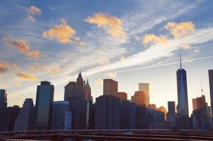 Manhattan-Panorama auf Sommersonnenuntergang in der New Yorker Stadt foto